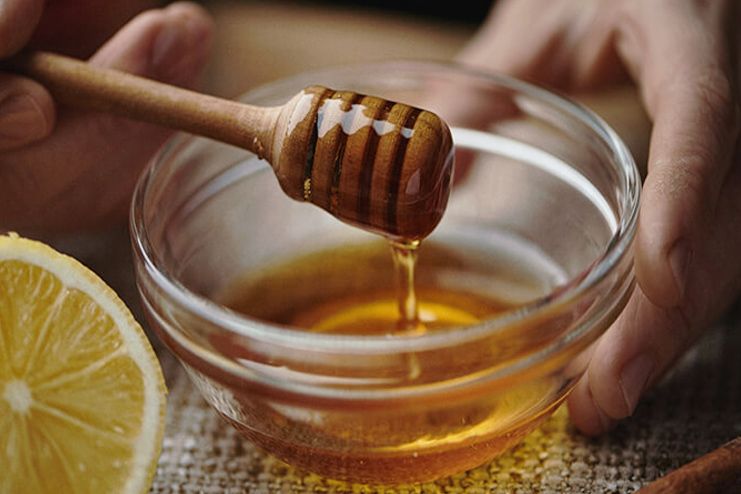 Lemon and Honey for Sore Throat