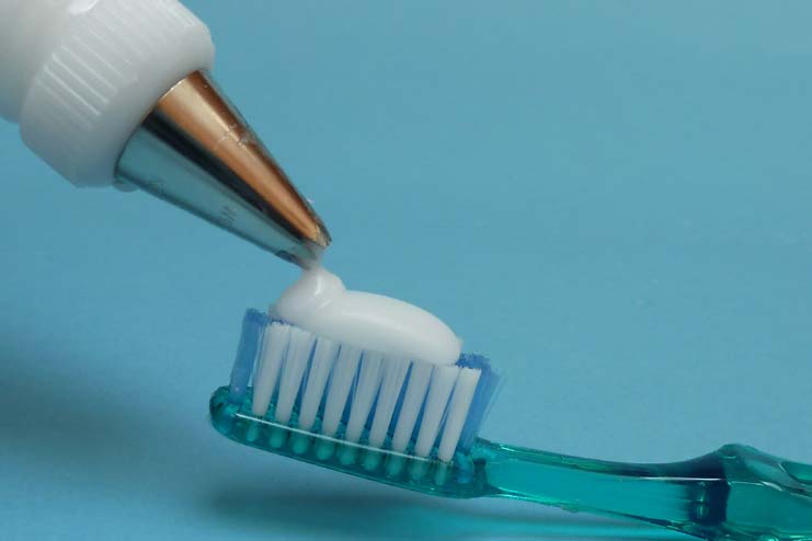 How to make DIY Homemade Toothpaste