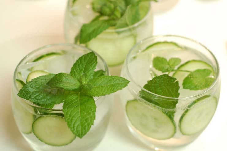 How to prepare different cucumber water recipes