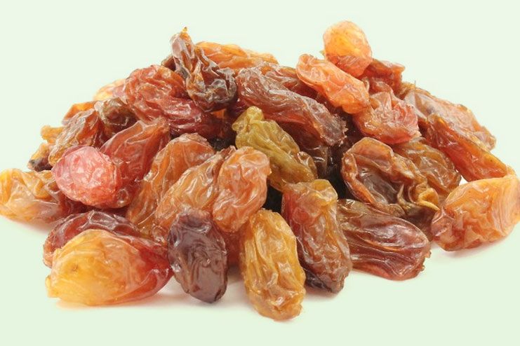 much raisins to eat per day