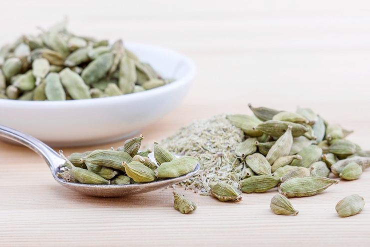 Cardamom for dry mouth