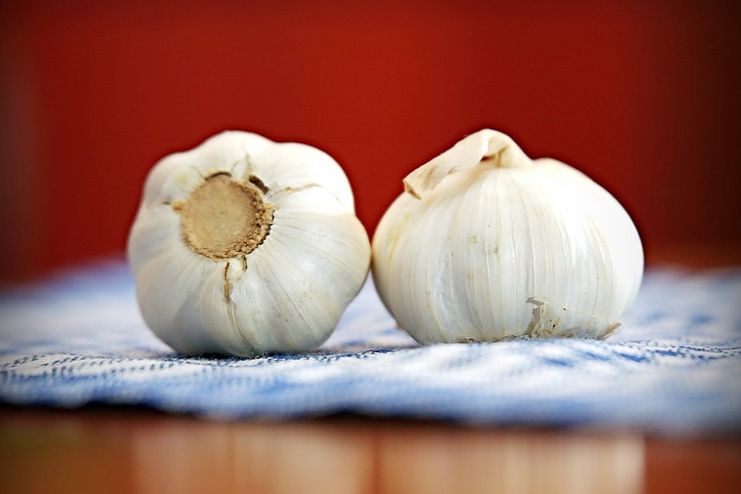 Garlic for Sebaceous Cyst