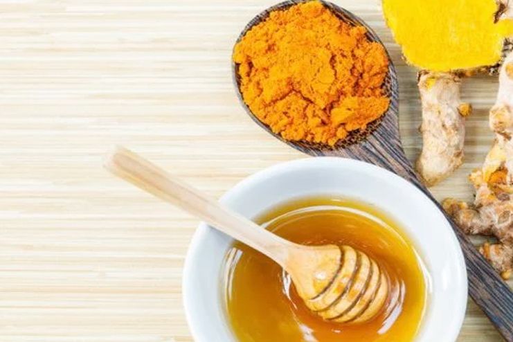 Honey and turmeric for upper lip hair removal