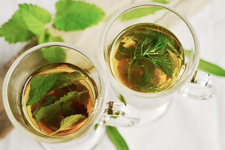 Peppermint tea to relieve pneumonia