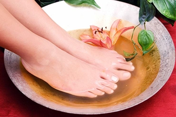 Black Tea Foot Bath for Foot Odor