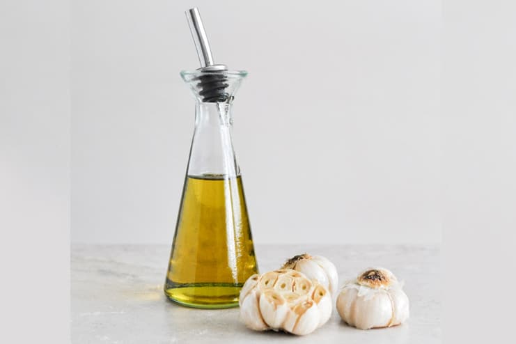 Garlic Oil for Earwax removal