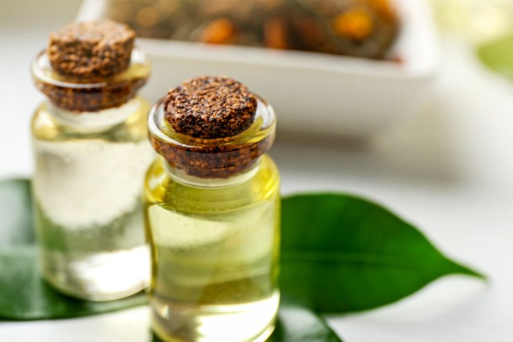 Apple Cider Vinegar and Tea Tree Oil for Skin Tags