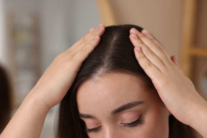 7 Natural Remedies to Treat an Oily Scalp Effectively