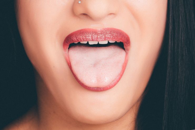 What are the Symptoms of a Wavy Tongue