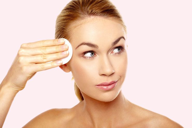 How To Treat Oily Skin Effectively With Natural Products