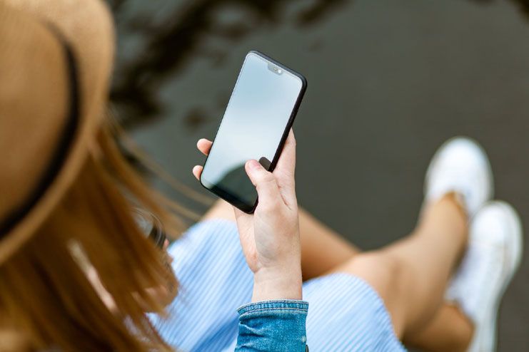 Five Or More Hours Of Smartphone Usage Enhances Obesity, Study Suggests