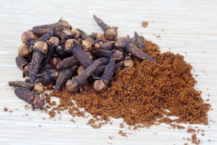 Ground cloves for Toothache