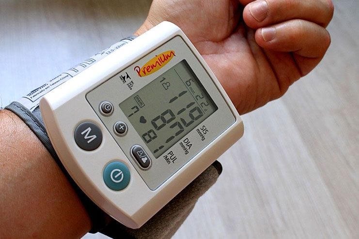 How to choose a blood pressure monitor