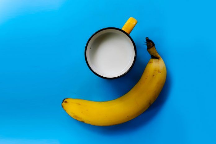 benefits of eating banana with milk