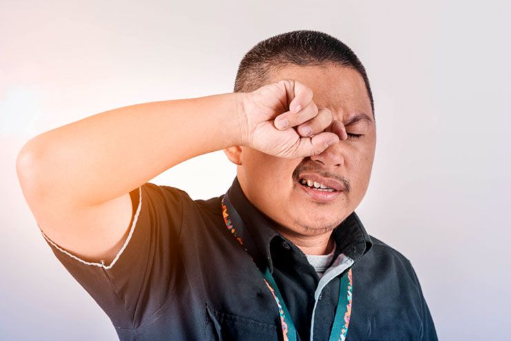 What Happens If You Keep Rubbing Your Eyes? 10 Possible Risks!