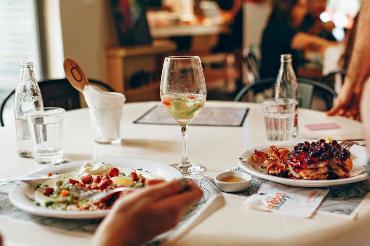 Maintain a routine when eating out