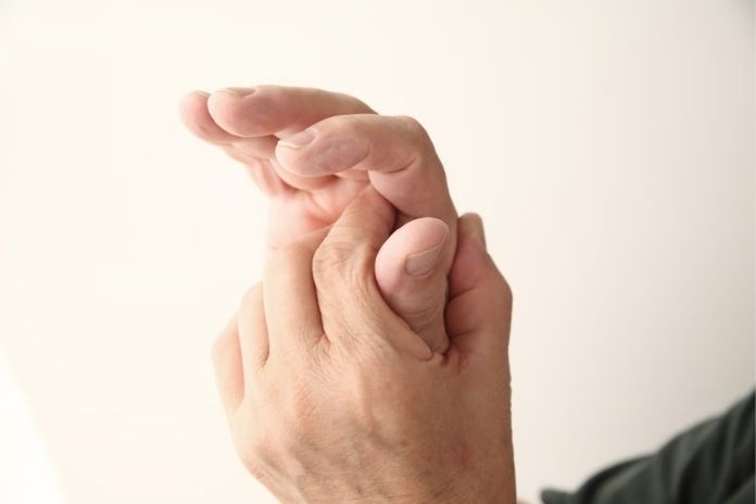 How to Treat a Jammed Finger and When It Might Be Broken How to Treat a Jammed Finger and When It Might Be Broken