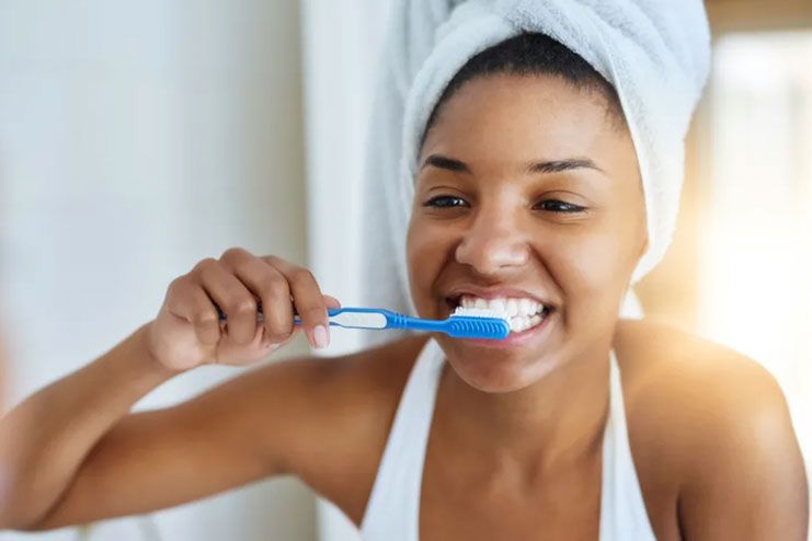 Brushing the teeth with the angle off