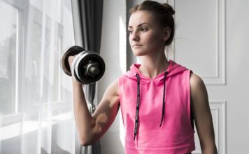 8 Doable Dumbbell Chest Exercises Without A Bench To Sculpt Your Upper Body 8 Doable Dumbbell Chest Exercises Without A Bench To Sculpt Your Upper Body