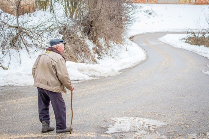 8 Best Shoes for Elderly to Prevent Falls