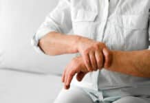 Daily Living Aids: 8 Essential Tools for Arthritis Management Arthritis-Management