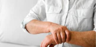 Daily Living Aids: 8 Essential Tools for Arthritis Management Arthritis-Management