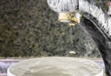 Signs of Hard Water Damage on Hair (And How to Fix It) Signs of Hard Water Damage on Hair