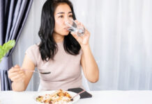 Does Drinking Water With Meals Dilute Digestive Enzymes? Does Drinking Water With Meals Dilute Digestive Enzymes