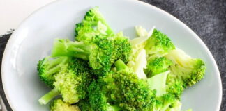 Roasting vs Steaming Broccoli: Which Method Keeps More Nutrients? Roasting vs Steaming Broccoli Which Method Keeps More Nutrients