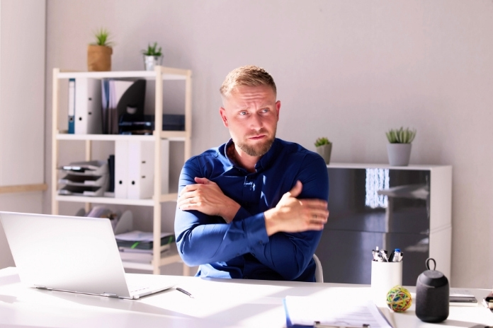 Is It Normal to Feel Cold All the Time? Thyroid, Iron, and Circulation Explained Is It Normal to Feel Cold All the Time