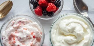 Skyr vs Greek Yogurt: Which Is Healthier and Which Should You Choose? Skyr vs Greek Yogurt