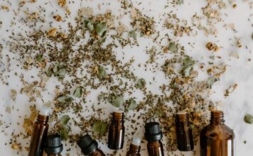 9 Criteria to Choose Genuine Essential Oils (2026 Buying Guide) 9 Criteria to Choose Genuine Essential Oils