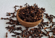 Waking Up Puffy? A 48-Hour Clove Water Routine for Morning Bloating and Digestive Support Waking Up Puffy A 48-Hour Clove Water Routine for Morning Bloating and Digestive Support