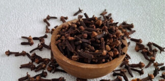 Waking Up Puffy? A 48-Hour Clove Water Routine for Morning Bloating and Digestive Support Waking Up Puffy A 48-Hour Clove Water Routine for Morning Bloating and Digestive Support