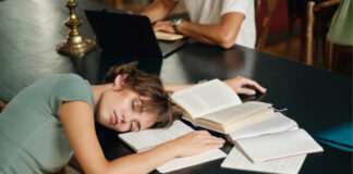Foods That Make You Sleepy While Studying (And What to Eat Instead) Foods That Make You Sleepy While Studying