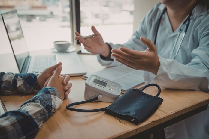 How Doctors Decide Between Monitoring and Treatment