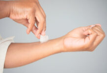 Is Skin Icing Damaging Your Skin Barrier? What Dermatologists Want You to Know Is Skin Icing Damaging Your Skin Barrier