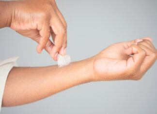 Is Skin Icing Damaging Your Skin Barrier? What Dermatologists Want You to Know Is Skin Icing Damaging Your Skin Barrier