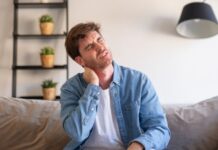 Stiff Every Morning? Here’s the Real Reason – and a 5-Minute Routine to Loosen Up Fast Stiff Every Morning
