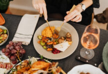 The 3-Step Somatic Pause: How to Sit With Intense Food Cravings Without Overreacting The 3-Step Somatic Pause How to Sit With Intense Food Cravings Without Overreacting