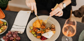 The 3-Step Somatic Pause: How to Sit With Intense Food Cravings Without Overreacting The 3-Step Somatic Pause How to Sit With Intense Food Cravings Without Overreacting
