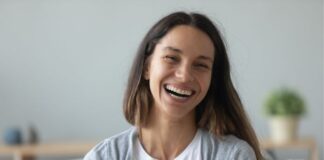 The 30-Second Connection Habit Linked to Better Cognitive Health The 30-Second Connection Habit