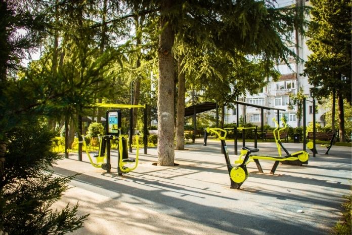 Can You Actually Build Muscle Using Outdoor Park Equipment