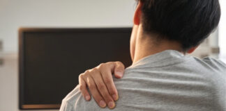 Is Shoulder Blade Pain a Sign of Lung Cancer? When to Worry and When Not To Is Shoulder Blade Pain a Sign of Lung Cancer