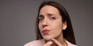 What Causes Random Dark Hairs on the Chin or Neck? A Dermatologist’s Explanation What Causes Random Dark Hairs on the Chin