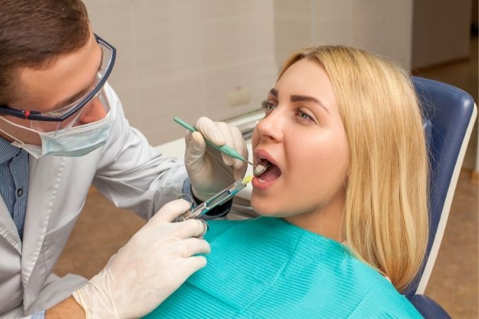 When to See a Dentist or Doctor