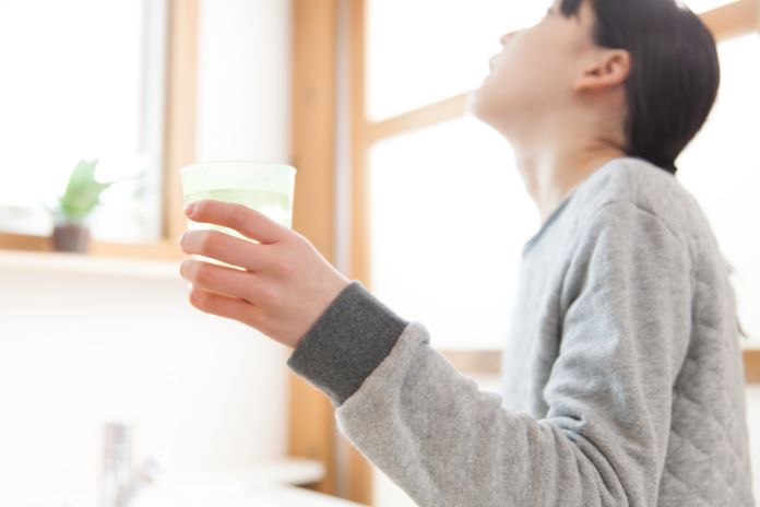 Safe Ways to Remove Tonsil Stones at Home
